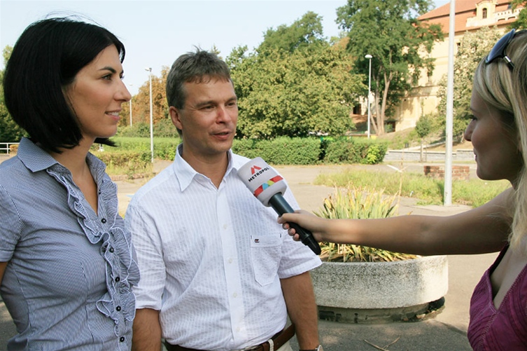 Starosta Prahy 8 Jiří Janků a radní Markéta Adamová seznámili s anketou i zástupce médií
