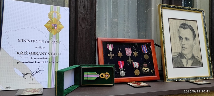 Plukovník letectva Leo Hřebačka má v Kobylisích svou pamětní desku