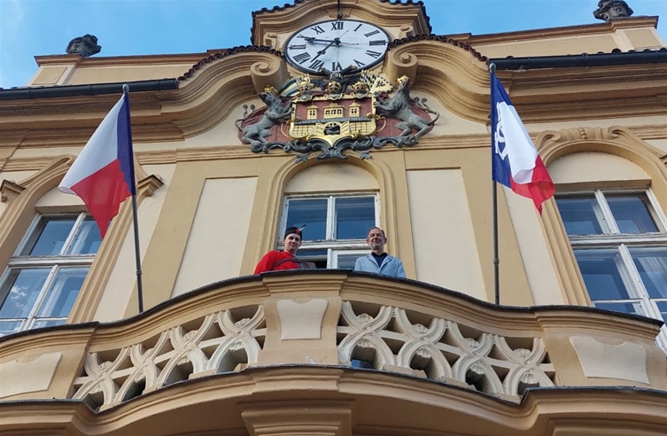 Na Libeňském zámku byla vyvěšena sokolská vlajka Na Libeňském zámku byla vyvěšena sokolská vlajka