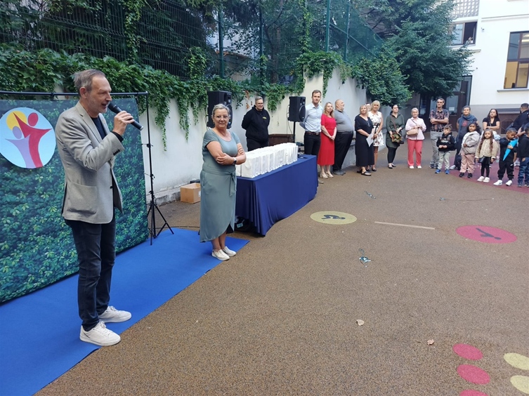První školní den zasedlo do lavic v Praze 8 celkem 890 prvňáčků První školní den zasedlo do lavic v Praze 8 celkem 890 prvňáčků