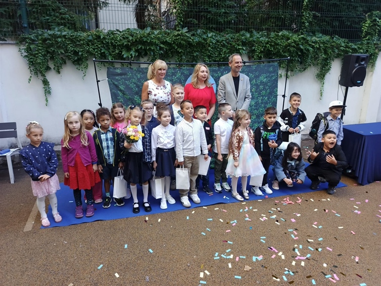 První školní den zasedlo do lavic v Praze 8 celkem 890 prvňáčků První školní den zasedlo do lavic v Praze 8 celkem 890 prvňáčků