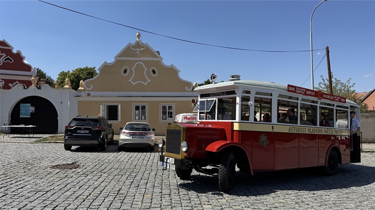 Bohnice si připomínají 100 let autobusové dopravy