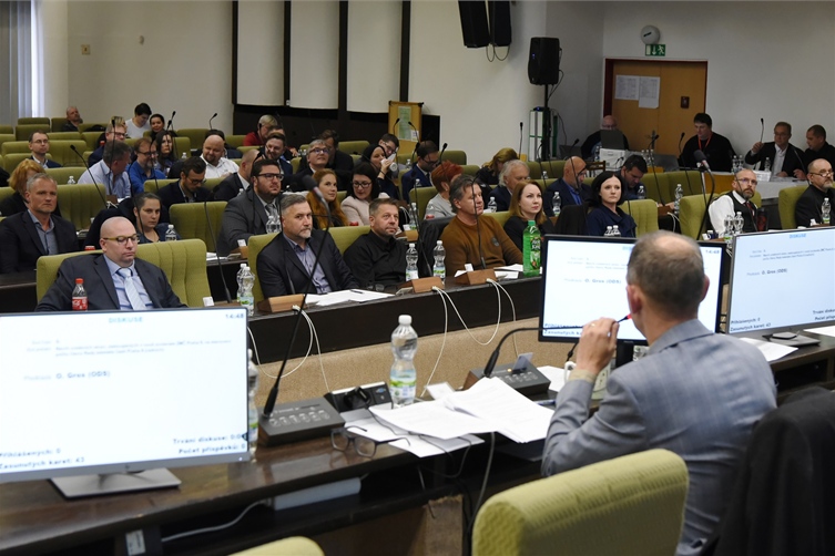 V Praze 8 zvolili vedení Starostou je opět Ondřej Gros