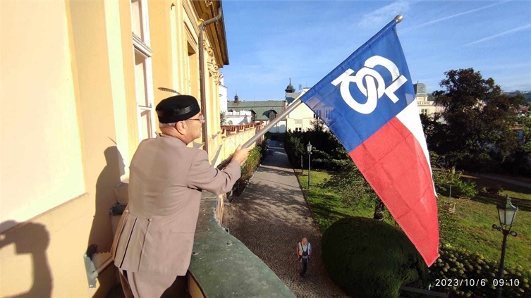 Na Libeňském zámku byla vyvěšena sokolská vlajka