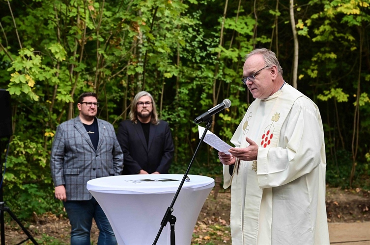 Praha 8 opravila kapli na Bohnickém hřbitově