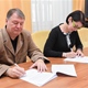 Uzavření Memoranda o přátelství a spolupráci mezi Městskou částí Praha 8 a Městskou částí Košice - Staré mesto za přítomnosti radních Prahy 8 - Anny Kroutil, Aleny Borhyové a Radomíra Nepila. 